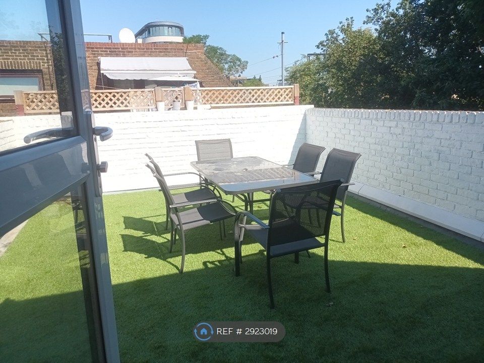 Property photo 1 of 7 Large Terrace