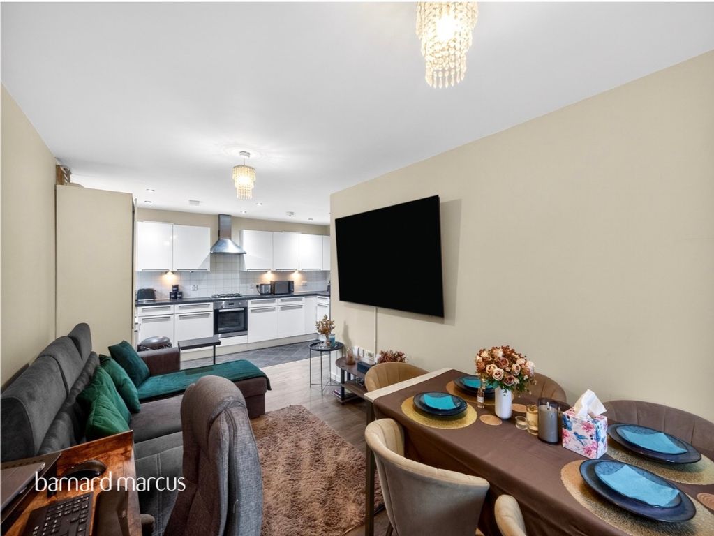 Property photo 2 of 11 Reception/Kitchen