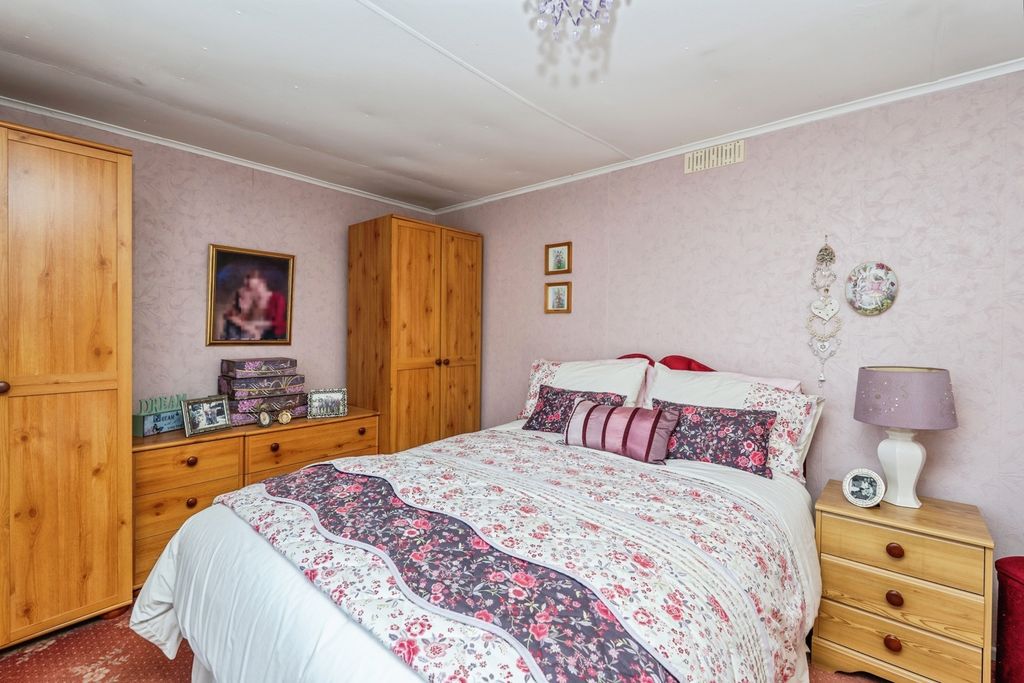 Property photo 3 of 17 Photo