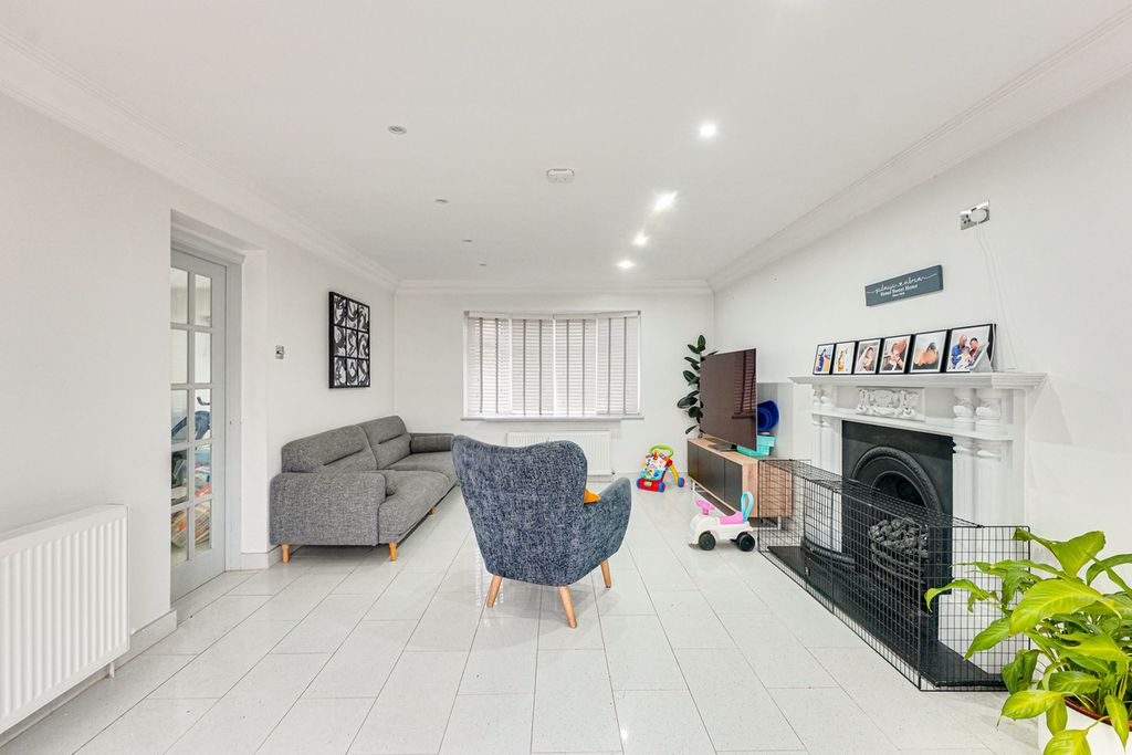 Property photo 3 of 29