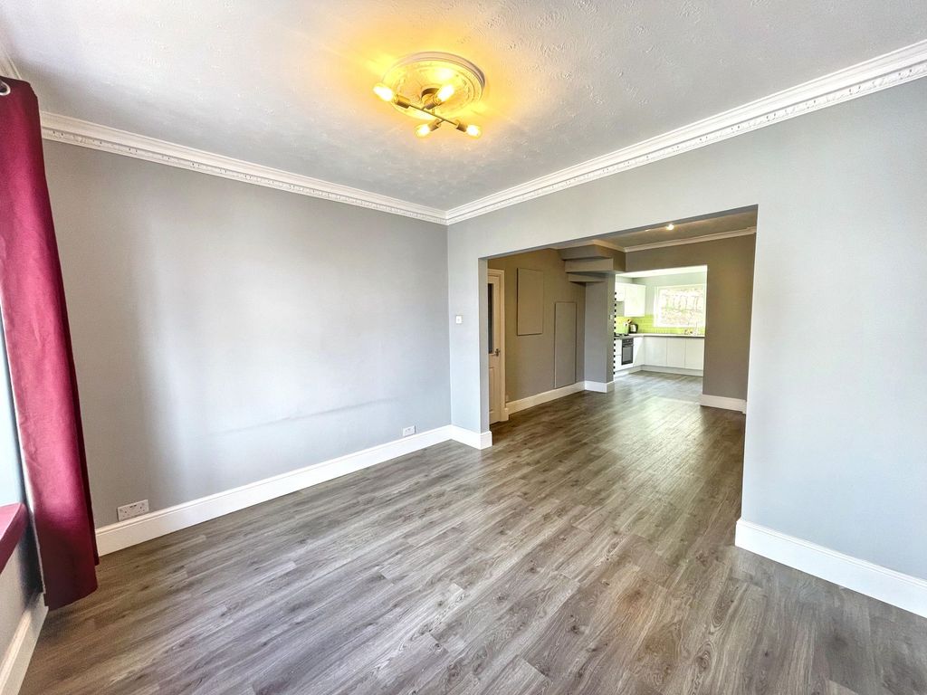 Property photo 3 of 48