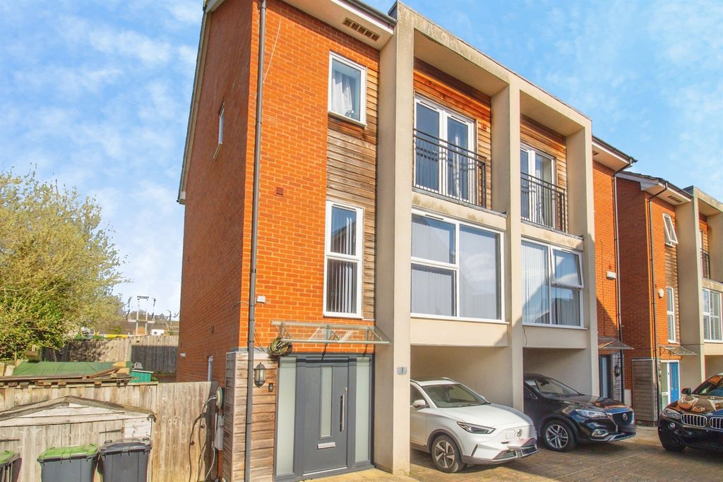 Property photo 1 of 21