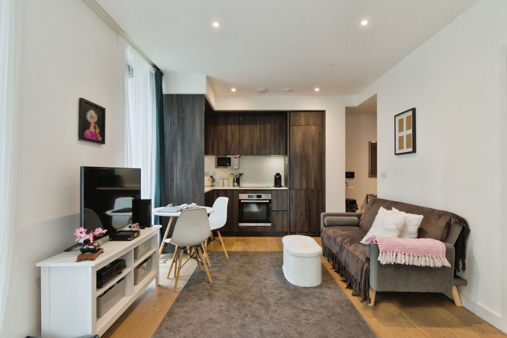 Property photo 2 of 19 Pbox-Img.Jpg