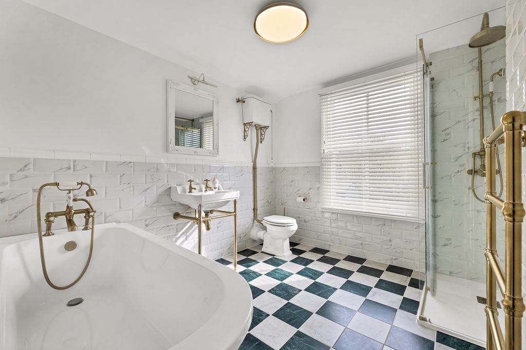 Property photo 1 of 16 Bathroom