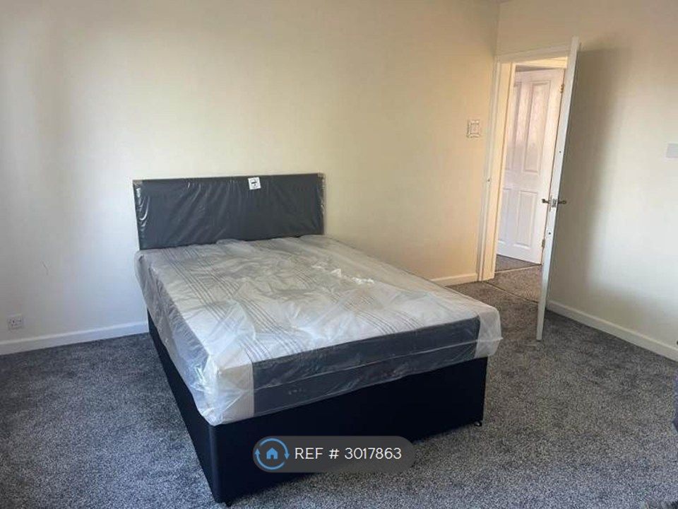 Property photo 1 of 7 Master Bedroom