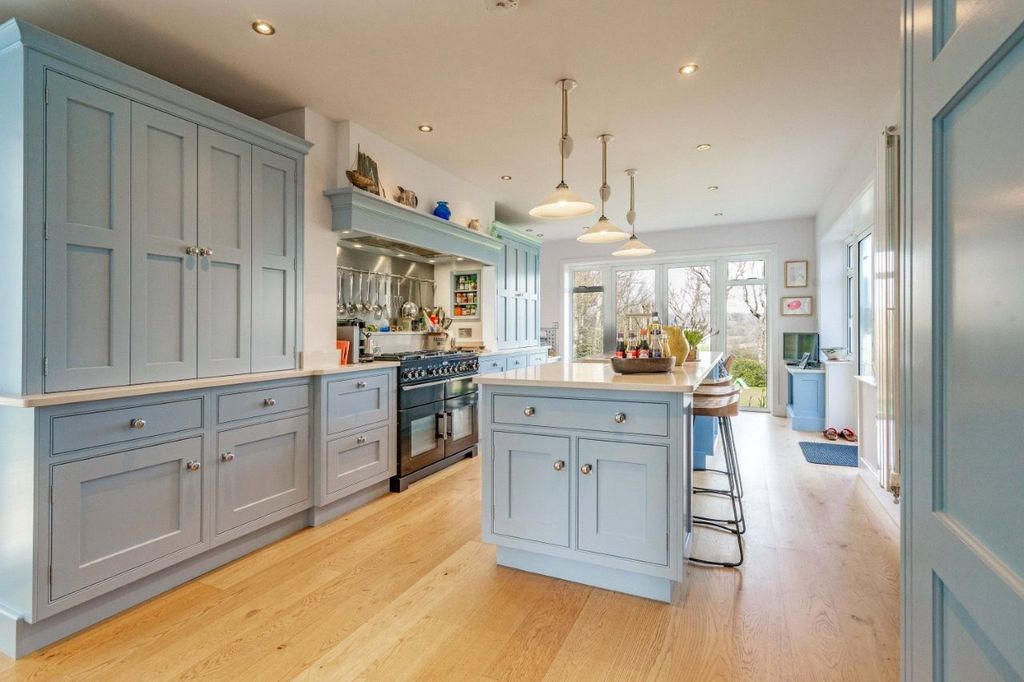 Property photo 3 of 22 Kitchen/Breakfast Rm