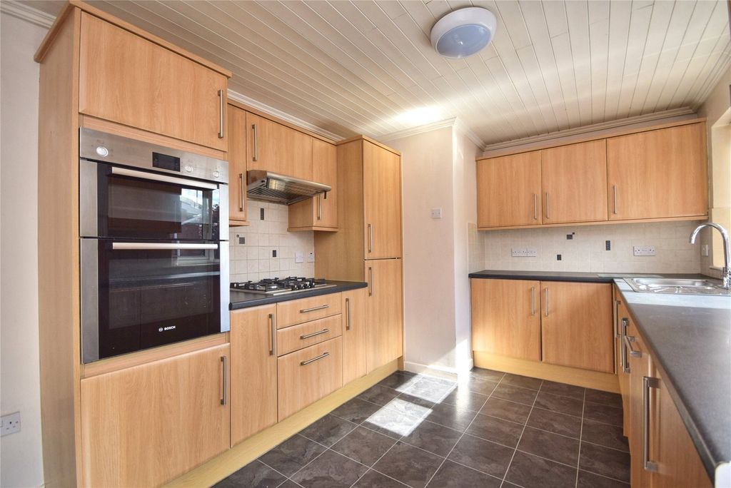 Property photo 3 of 16 Kitchen