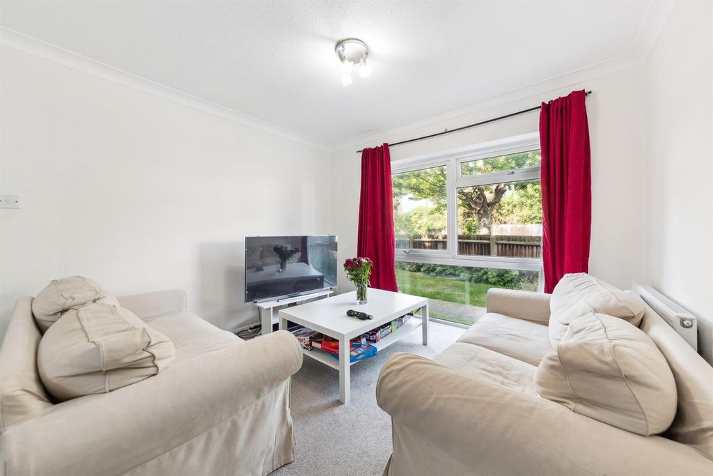 Property photo 3 of 9 Flat 1, Holly Court, 59 Cavendish Road, Sw19 2Ey-6