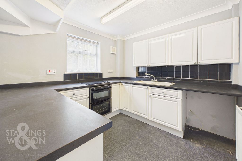 Property photo 3 of 28