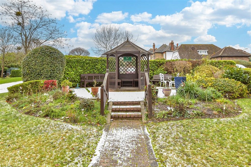 Property photo 3 of 12 Communal Gardens