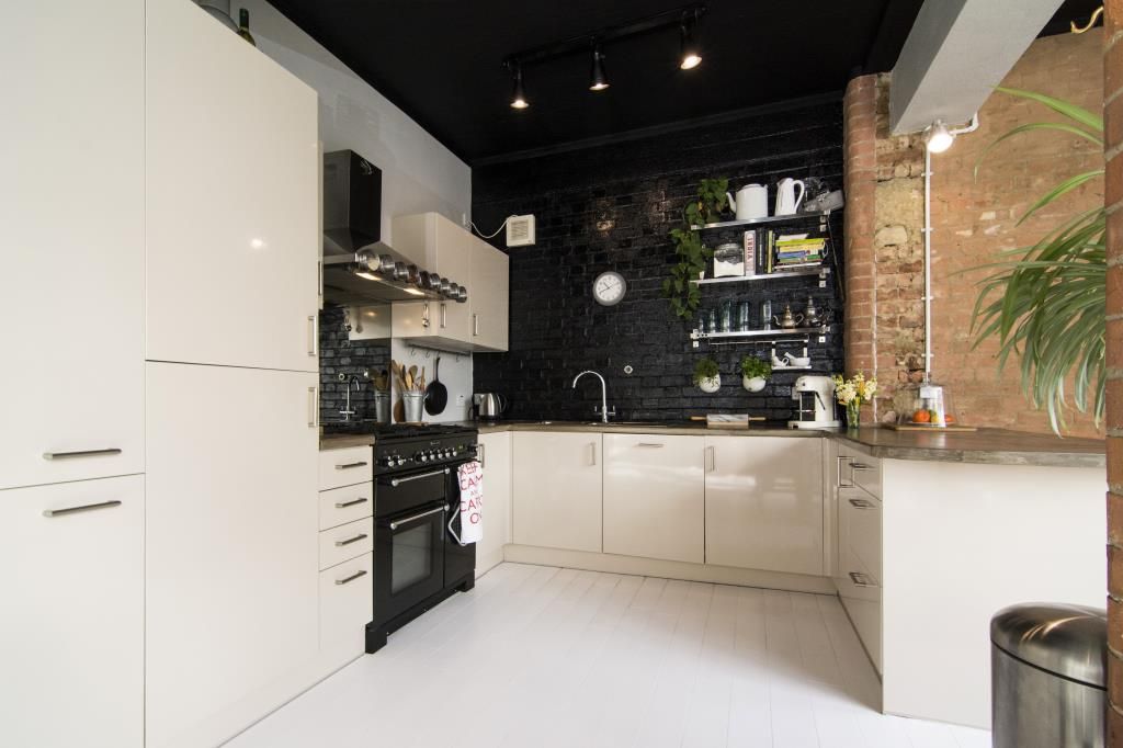 Property photo 2 of 12 Kitchen