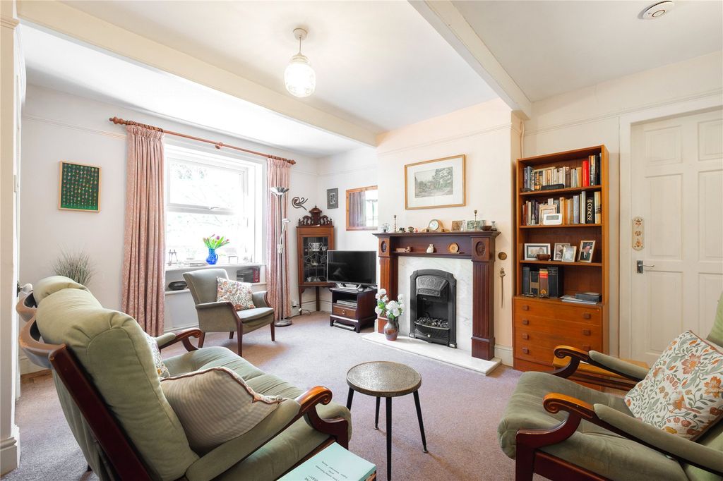 Property photo 2 of 20 Lounge