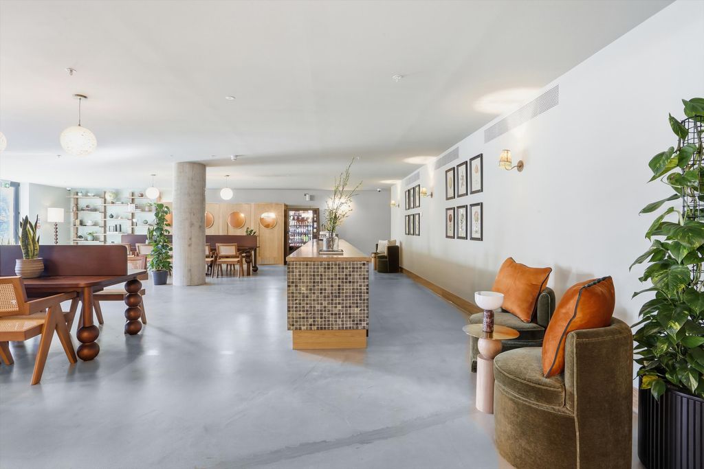 Property photo 3 of 25 Image