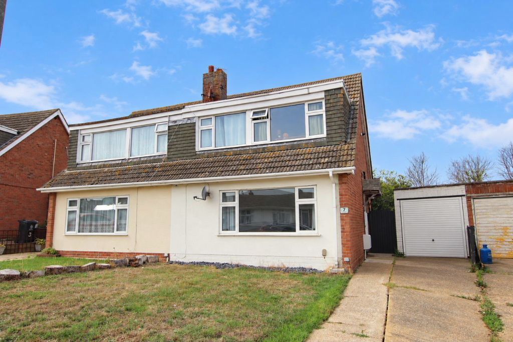 Property photo 1 of 12 Pickers Way, Clacton On Sea.