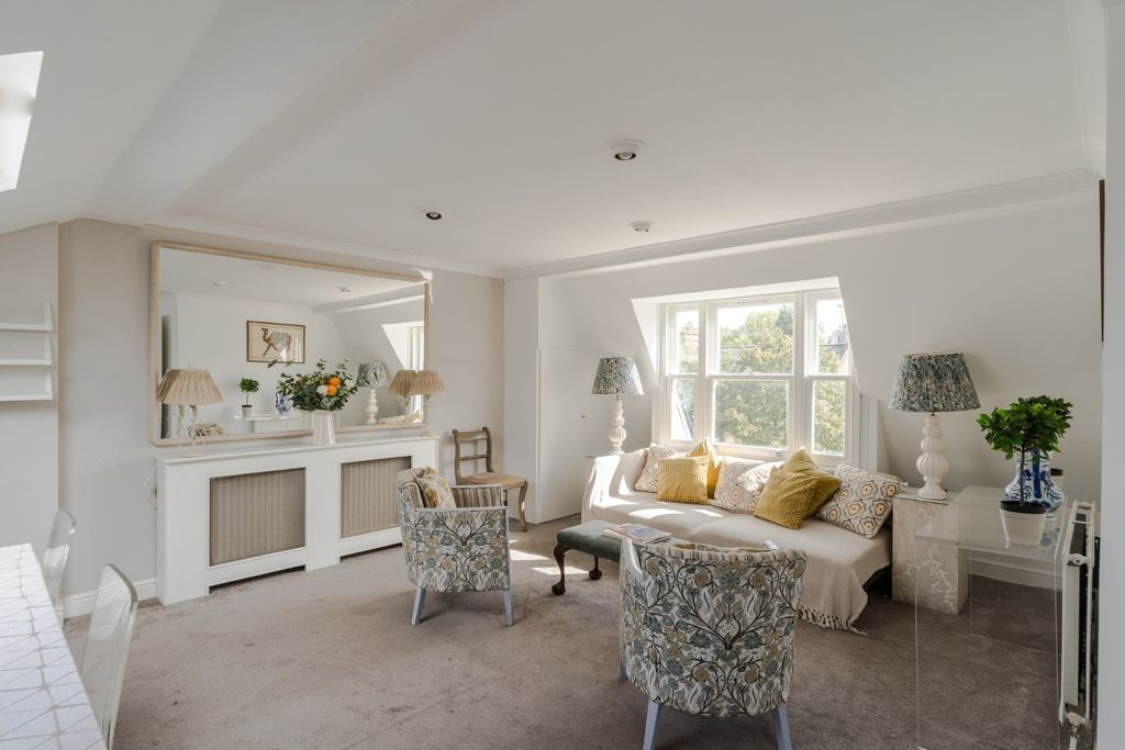 Property photo 2 of 11 Reception