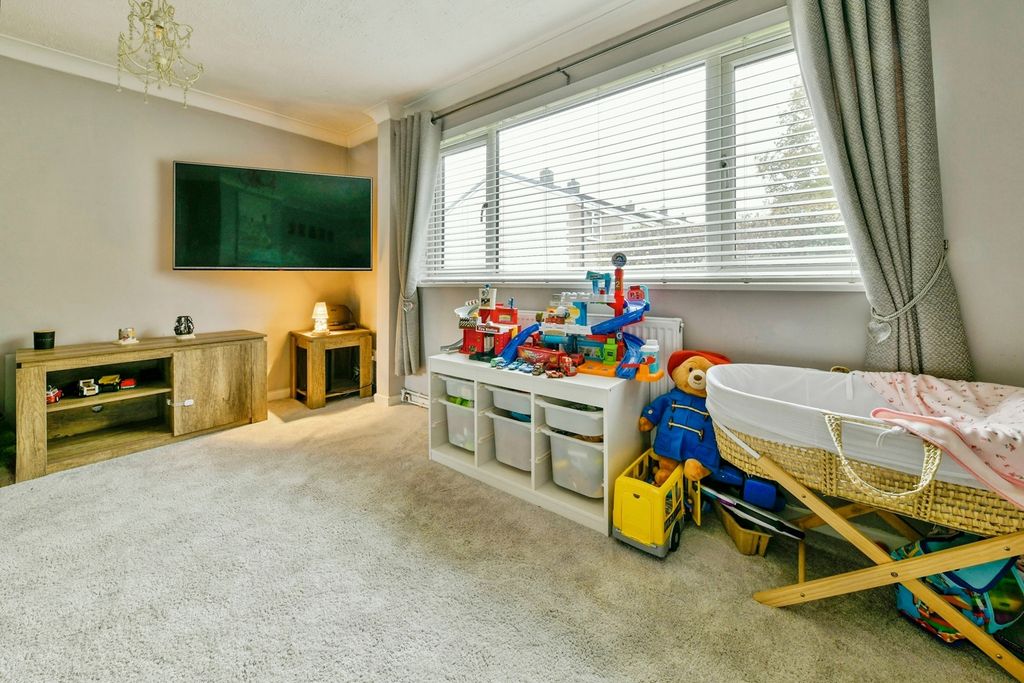 Property photo 3 of 18 Lounge