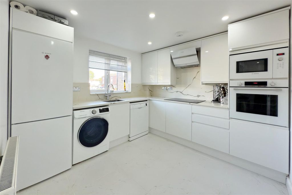 Property photo 1 of 8 Kitchen