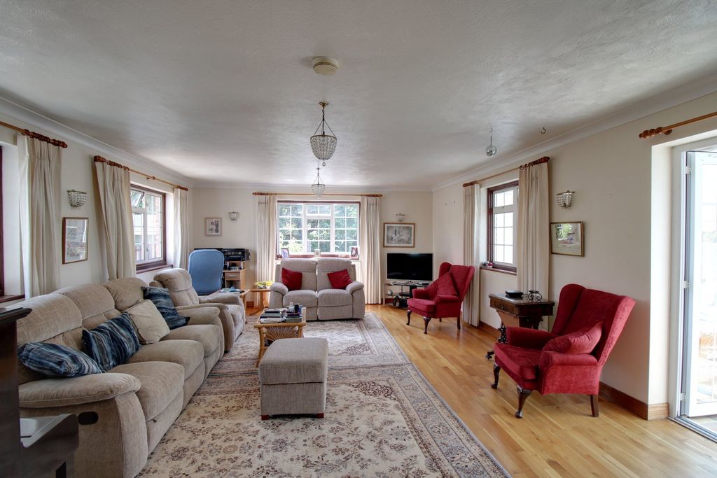 Property photo 3 of 15