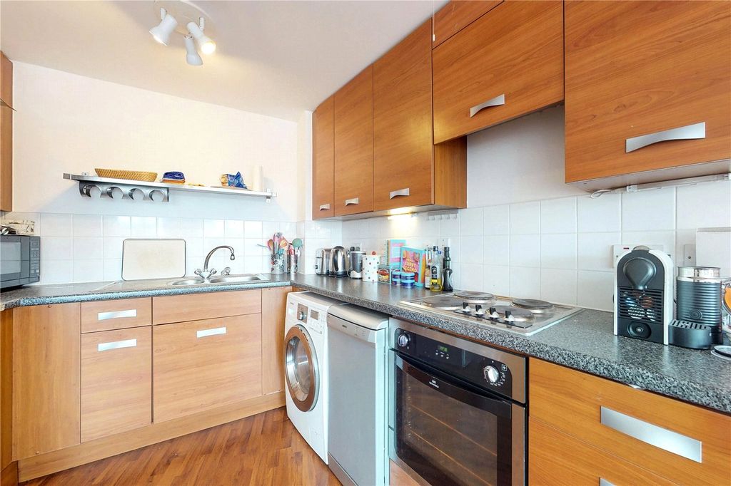 Property photo 3 of 12 Kitchen