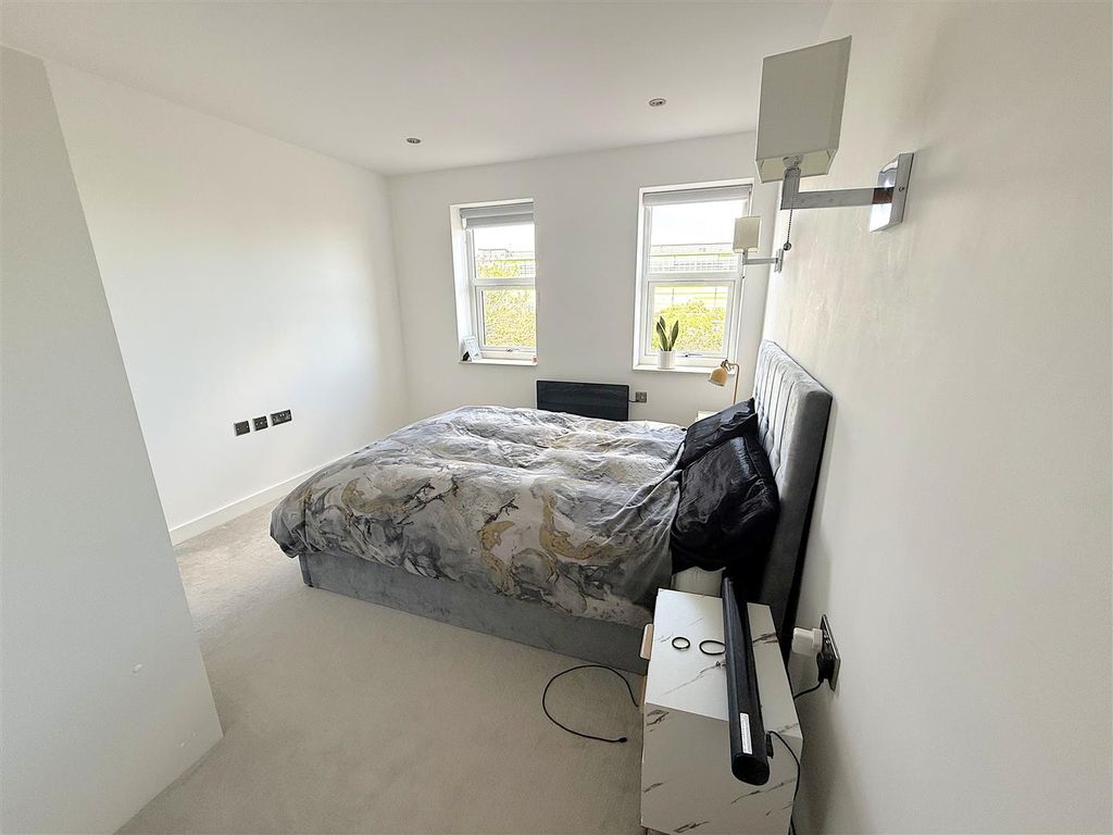 Additional image 7 of 2 bed flat for saleCrescent House, Woodside Park, Rugby CV21