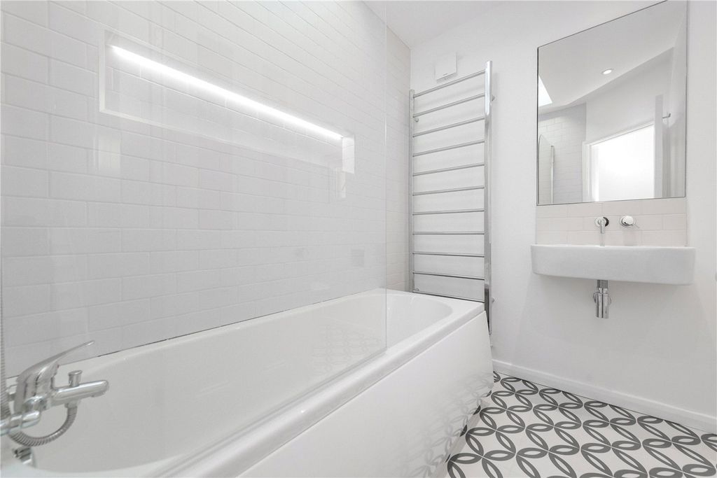 Property photo 3 of 7 Picture No. 06