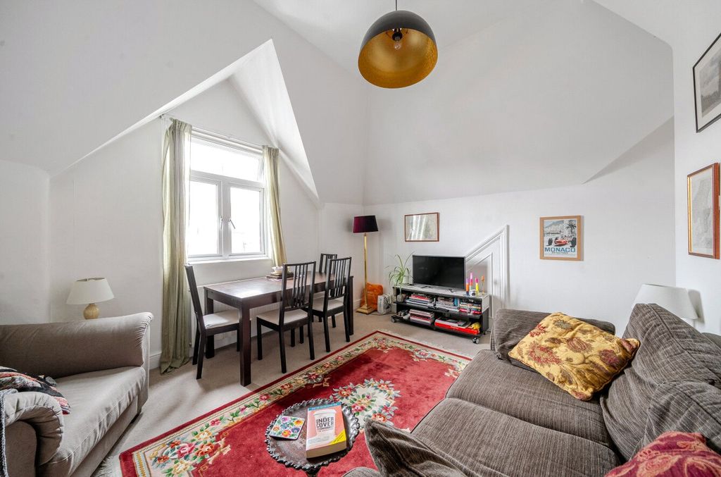 Property photo 1 of 10 1305572-7-6841878...