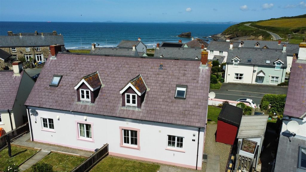 Property photo 2 of 29 Wilson Meadow Sea View.Jpeg