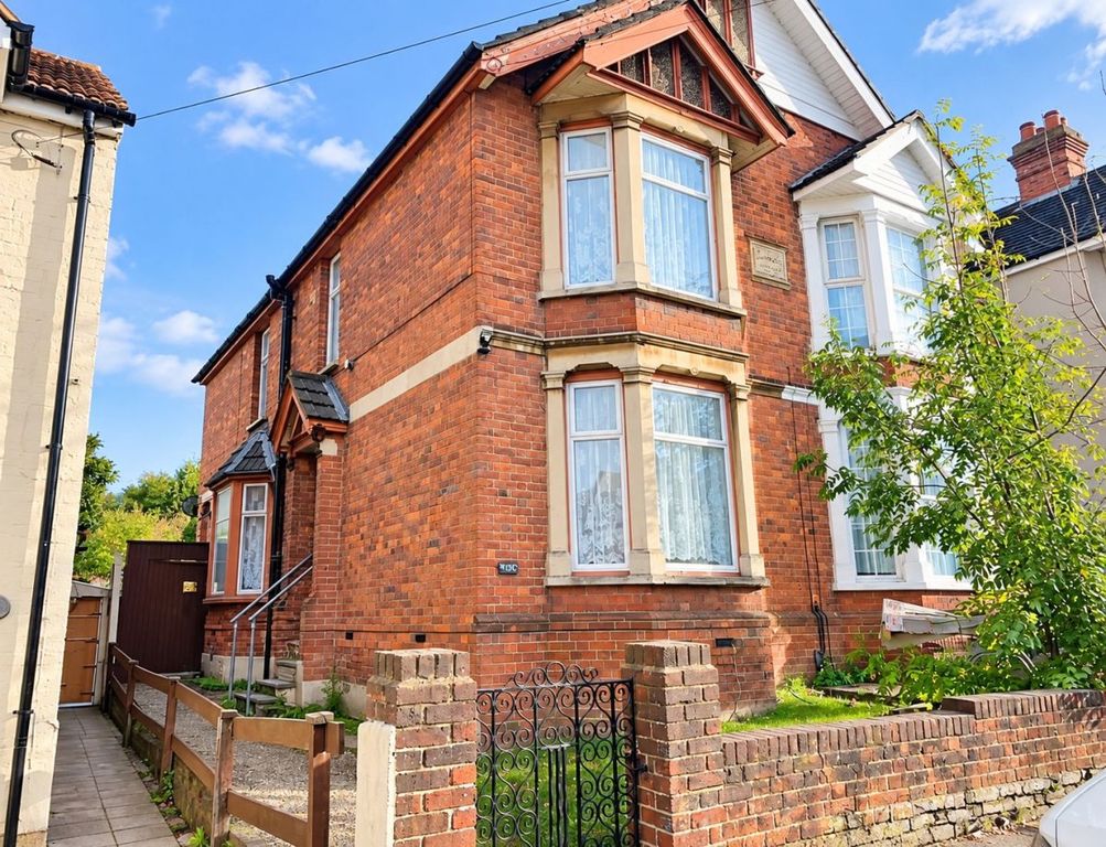 Property photo 1 of 12