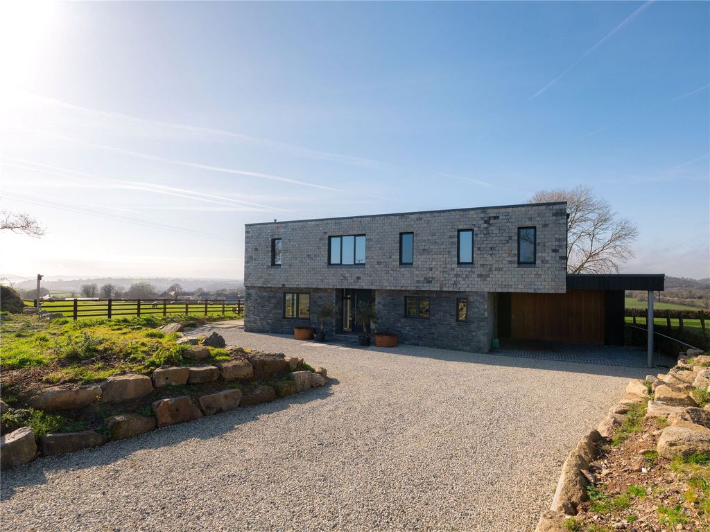 Property photo 2 of 19 House & Parking