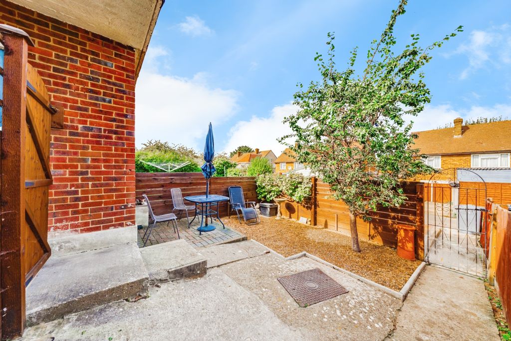 Property photo 3 of 19 Garden