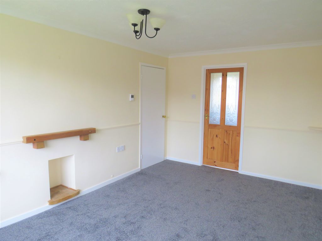 Property photo 3 of 9 Living Room