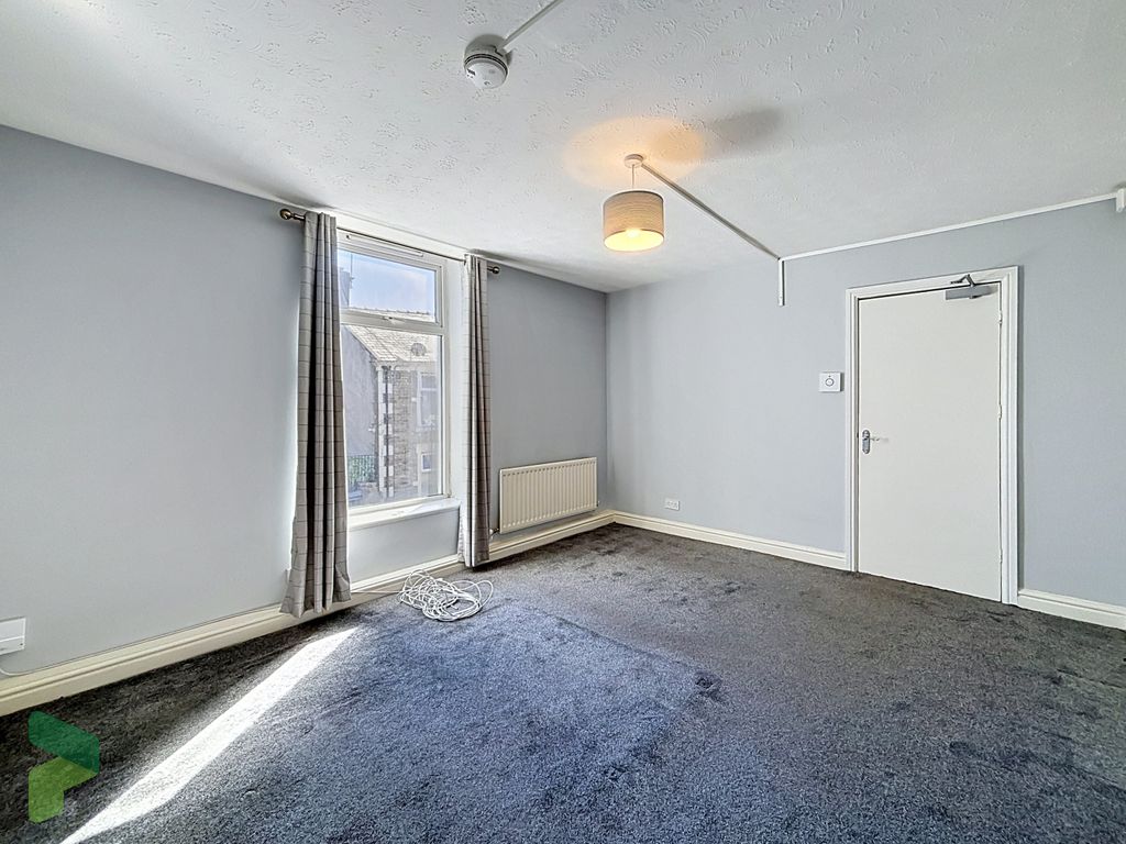 Property photo 3 of 9 Living Room