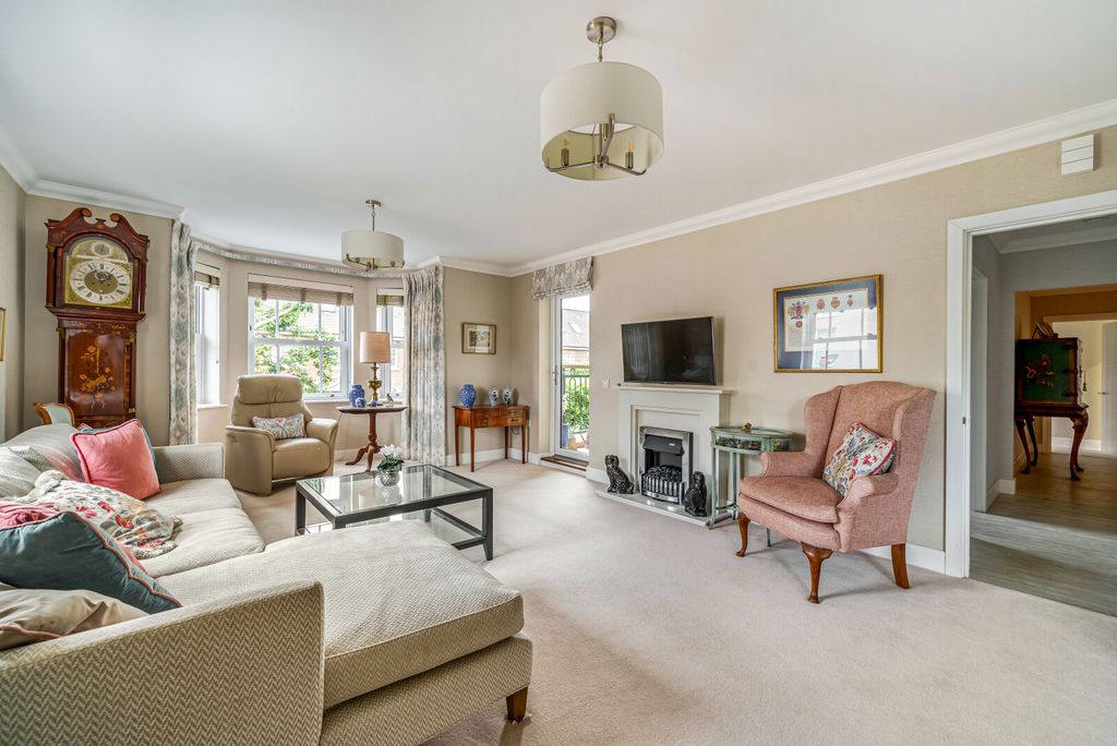 Property photo 2 of 14 Sitting Room