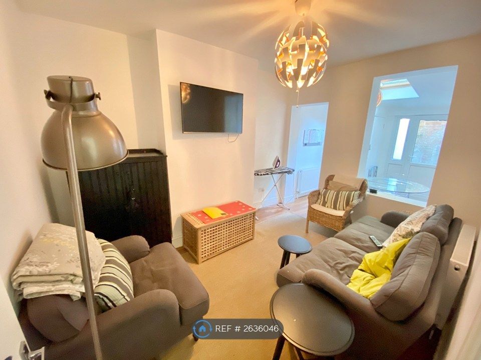 Property photo 3 of 12 Communal Lounge