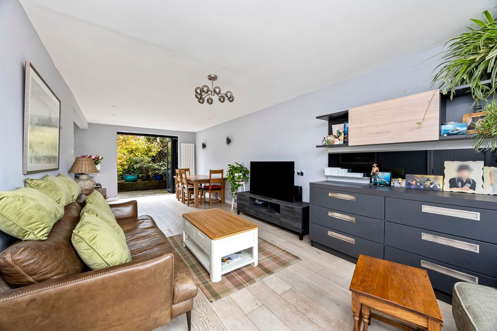 Property photo 2 of 21