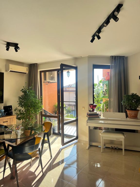 Property photo 2 of 9