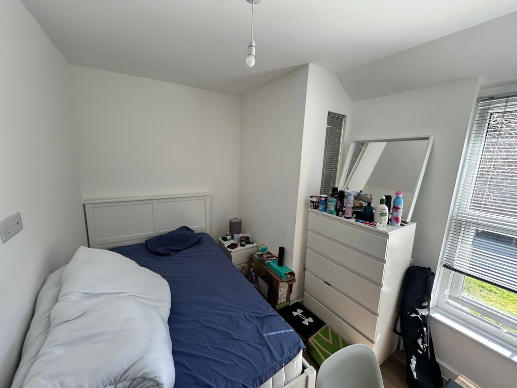 Property photo 1 of 6 Bedroom 3