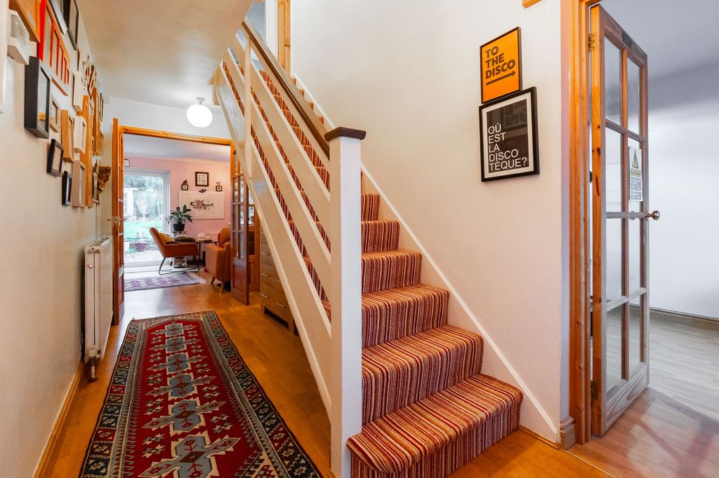 Property photo 2 of 34