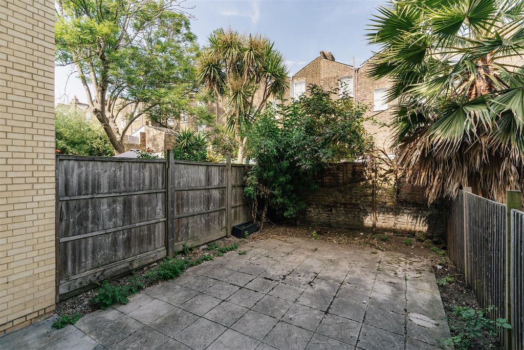 Property photo 3 of 21 Bassett_Street-15.Jpg