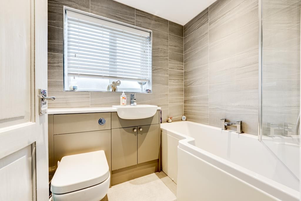 Property photo 3 of 25 12 Pinewood Close, Kettering-6.Jpg