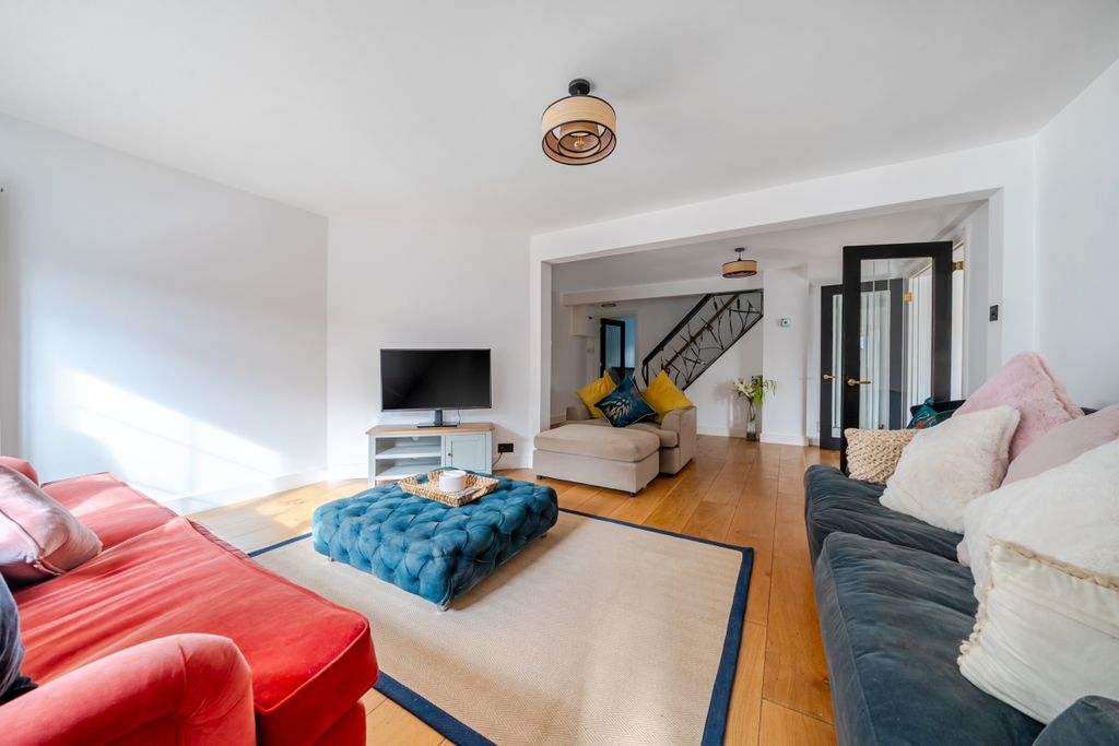 Property photo 2 of 25 1363845-10-68E677...