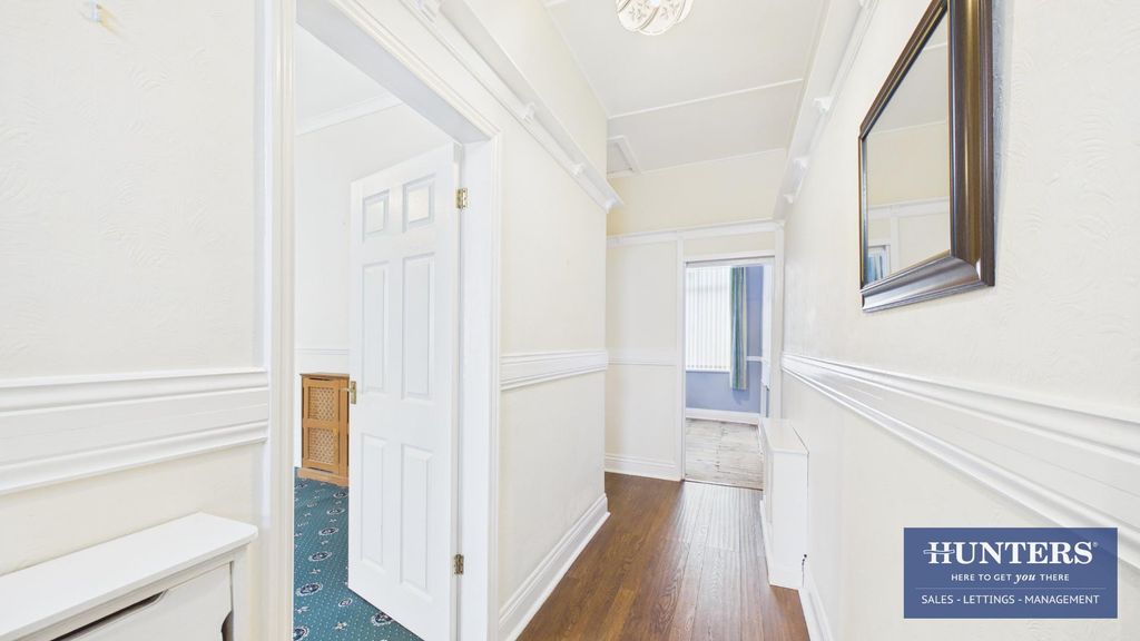 Property photo 2 of 14 Hallway