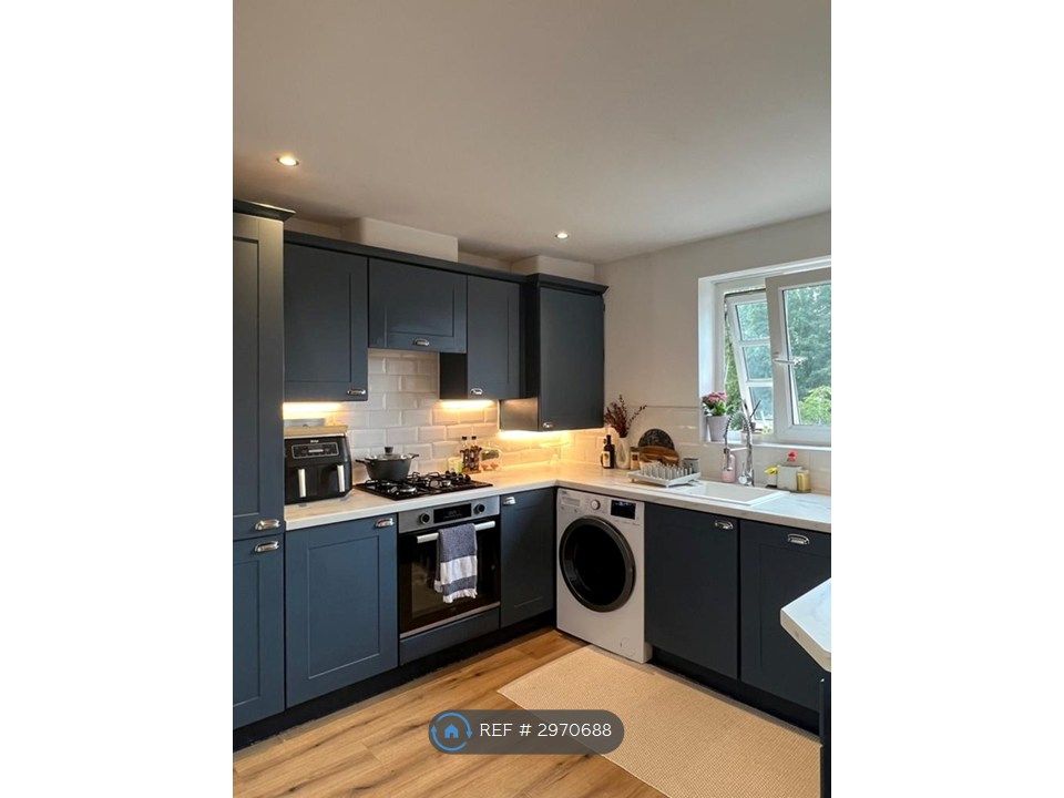 Property photo 3 of 10 Kitchen