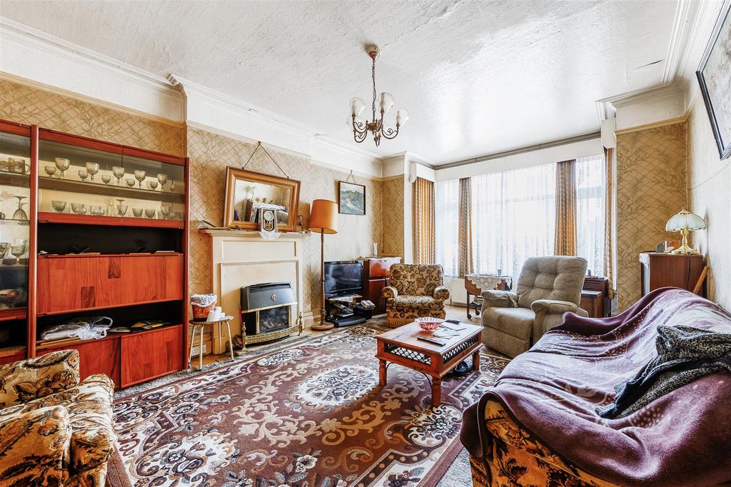 Property photo 2 of 17 18 Buxton Gardens-4.Jpg