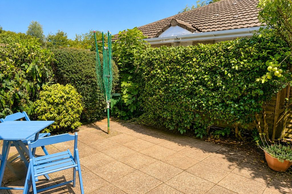 Property photo 2 of 17 Garden
