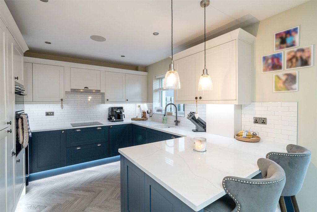 Property photo 3 of 38 Dining Kitchen