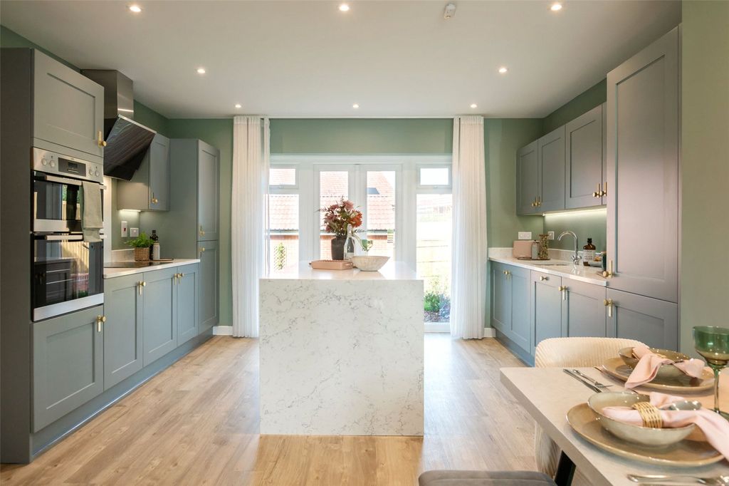 Property photo 3 of 12 Kitchen