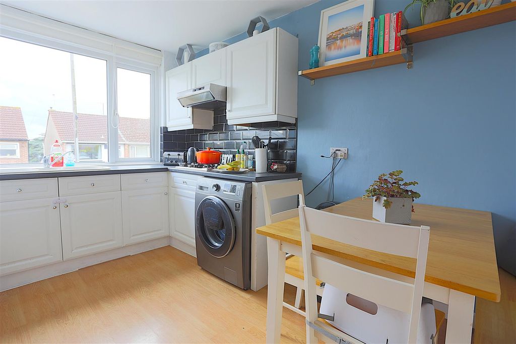 Property photo 3 of 20