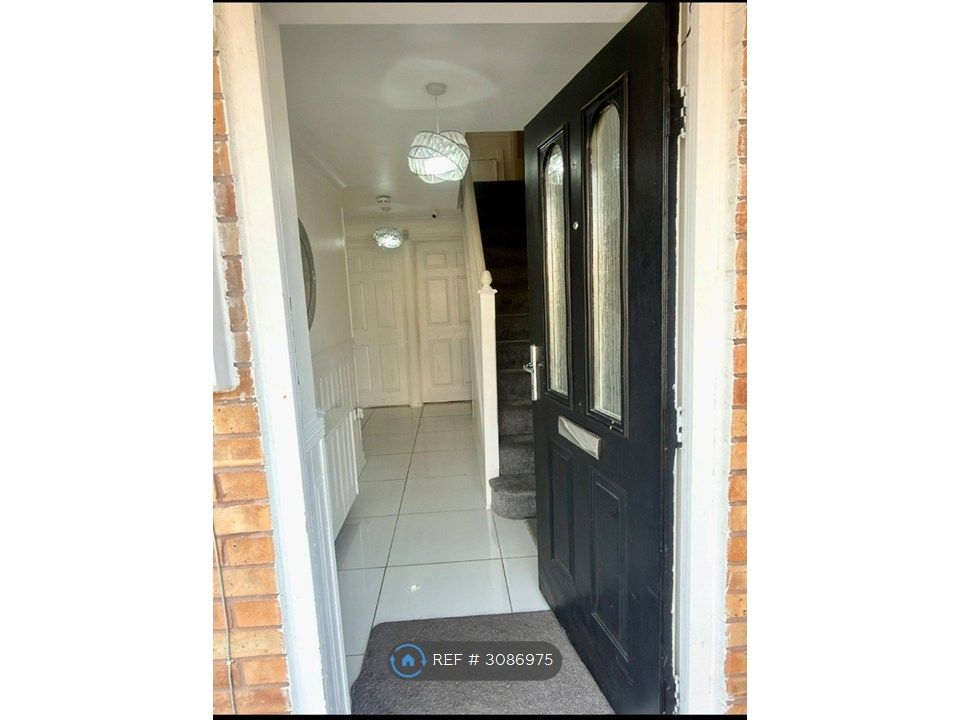 Property photo 2 of 18 Entrance