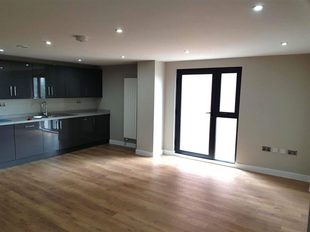 Property photo 3 of 12 Lounge &amp; Dining